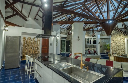 Les-Saintes Villa | Beach access and private dock