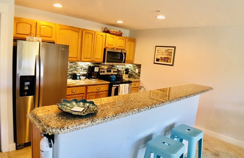 Westport Condo | Beach Access ~ Saltwater Heated Pool ~ Hot Tub ~ King Bed!