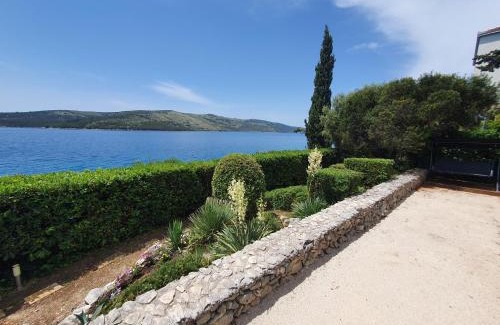 Seget Vranjica Apartment | Beach Apartment More