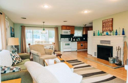 Oscoda House | Beach Club of Oscoda - The Lakeshore Cottage