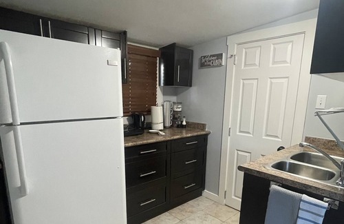 Okanagan-Similkameen Cabin | Beach cottage oasis Perfectly Located -- 5 min from beach and downtown !