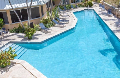 Seven Mile Beach Apartment | Beach front condo - Seven Mile beach sleeping 6 to 8