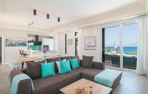 Sutivan House | Beach Front Home In Sutivan