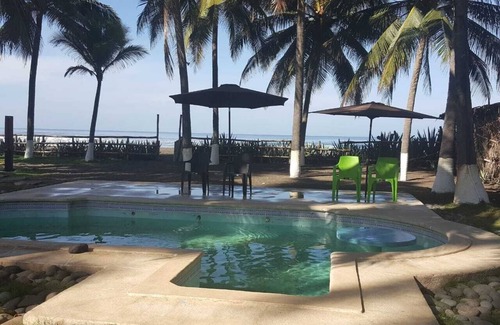 Acajutla House | Beach front house next to restaurant