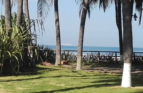 Acajutla House | Beach front house next to restaurant