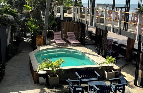 El Tunco Apartment | Beach Front Room at Playa EL Tunco Surf Spots La Bocana and Sunzal