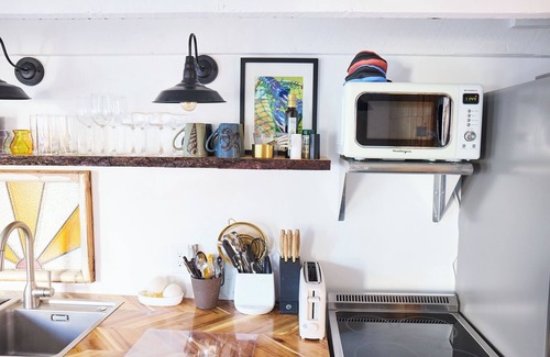 Hull House | Beach Getaway! Sun, Sand, & Dreamy Summer Deals!