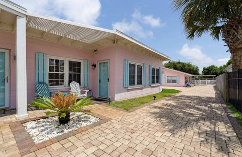 Laguna Beach Cottage | Beach getaway 100 yards from the beach.