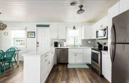 Nags Head House | Beach getaway! Walk to beach, hot tub, near shops