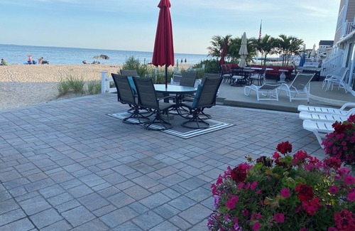 Old Lyme House | Beach House steps from the ocean! Old Lyme, CT