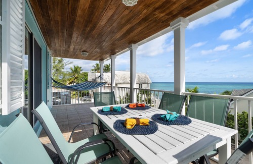 Gambier House | Beach, Ocean View Pool, King Bed - Walking distance to Restaurants & the Beach!
