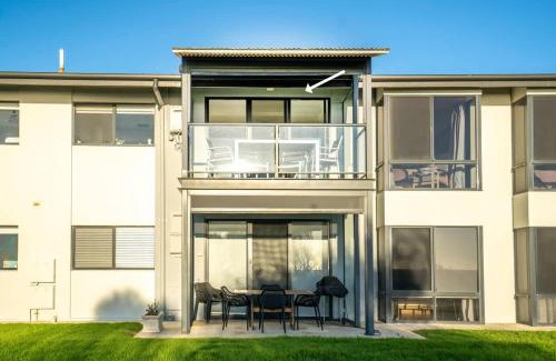 Semaphore Park Apartment | Beach Stayz Semaphore Upstairs Two Bedroom Apartment
