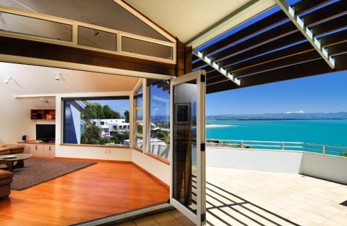 Britannia Heights House | Beach Views Holiday Home