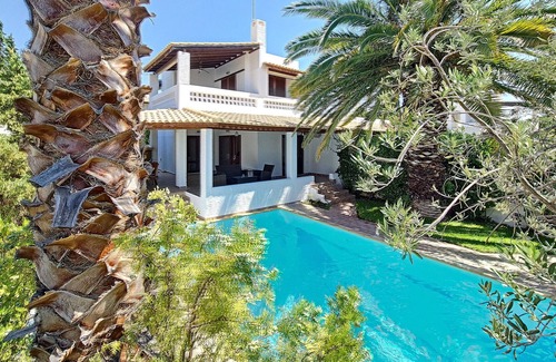 Plepi House | Beach villa with private pool, garden and boat dock, near the seafront (3 bedrooms)