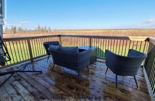 Cap-Pele House | Beach Wood Chalet in Cap-Pelé, NBn