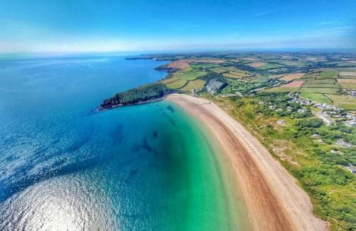Pembroke House | Beach Woods Coastal Path chalet