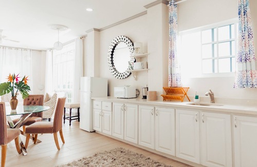 Villa Resort | Beachcombers Hotel