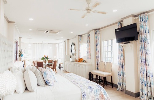 Villa Resort | Beachcombers Hotel