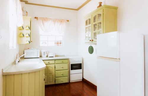 Villa Resort | Beachcombers Hotel