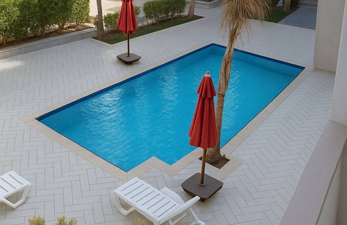 Al-Manasrah Ski Chalet | Beachfront Chalet in Porto Said with Pool and Garden