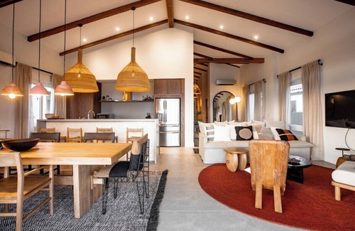 Las Escobas del Venado Villa | Beachfront Luxury and Pool 4BR Villa Linda