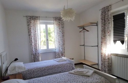 Cupra Marittima Apartment | Beachfront apartment, terrace, wifi, garage.