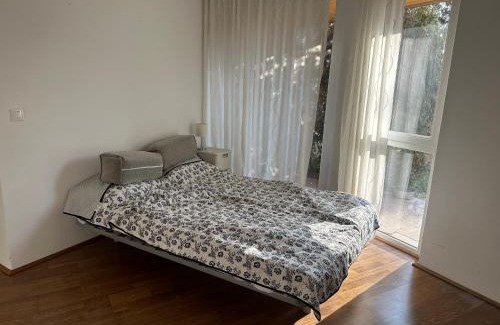 Csopak Apartment | Beachfront Apartment with garden in Csopak