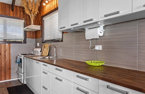 Te Kaha House | Beachfront Breakaway