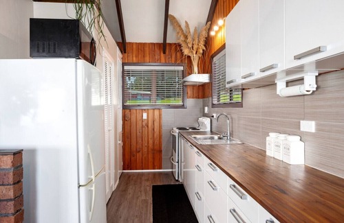 Te Kaha House | Beachfront Breakaway