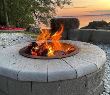 Cressy House | Beachfront Cottage in Prince Edward County