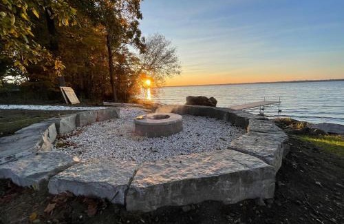 Cressy House | Beachfront Cottage in Prince Edward County