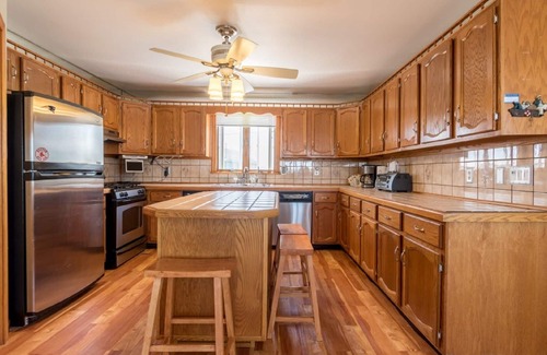 Seabrook House | Beachfront Family Vacation in a Quiet Residential Neighborhood.