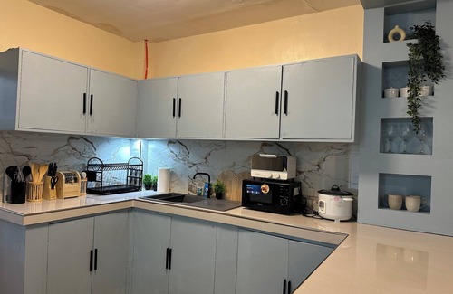 Botolan House | Beachfront Getaway ~ Private Pool & Ocean Views