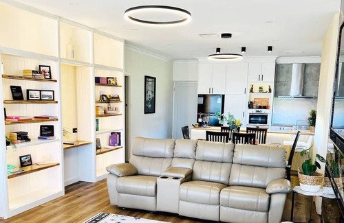 McCracken House | Beachfront Marshmallow- Stunning Beachfront Views