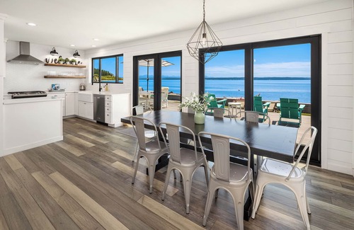 Camano Island House | Beachfront - Modern 2-bedroom house on beautiful Camano Island; Sleeps 10