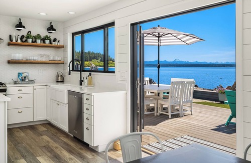 Camano Island House | Beachfront - Modern 2-bedroom house on beautiful Camano Island; Sleeps 10