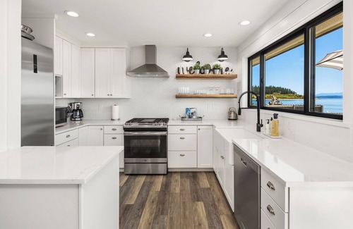 Camano Island House | Beachfront - Modern 2-bedroom house on beautiful Camano Island; Sleeps 10