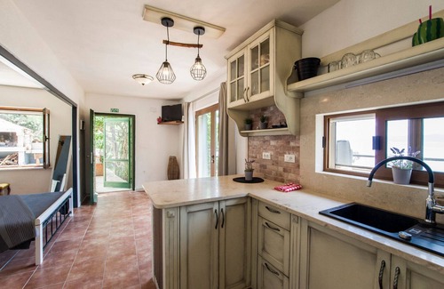 Selca Cottage | Beachfront robinson cottage with a pool