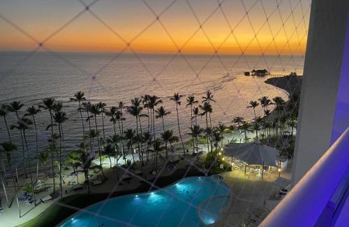 Villas Del Mar Apartment | Beachfront Three Bedroom apt with Jacuzzi