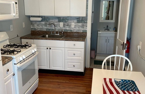 Ocean Gate Apartment | Beachfront ! Two steps to the sand !