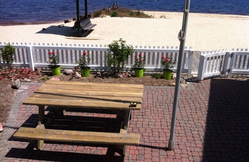 Ocean Gate Apartment | Beachfront ! Two steps to the sand !