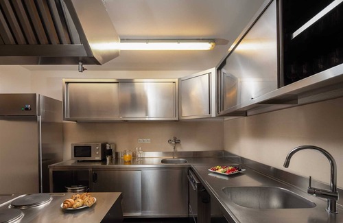 Ruskamen Villa | Beachfront Villa Castellum with Pool