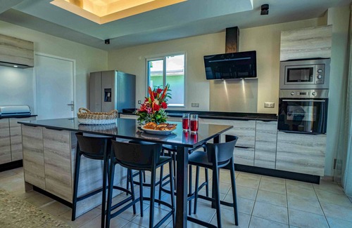 L'Autre-Bord Villa | Beachfront villa rental, sea view - sleeps 8