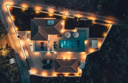 Psarou Villa | Beachfront Villa Volter