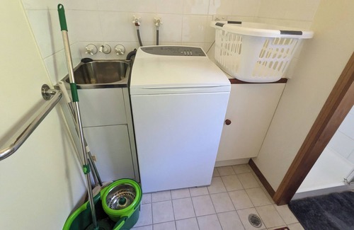 Beachmere House | Beachmere Escape - Unique and Tranquil. Just what you need. Book now!