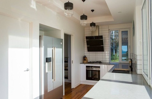 Separation Creek House | Beachside luxury living in Wye River-perfect for the family or groups of friends