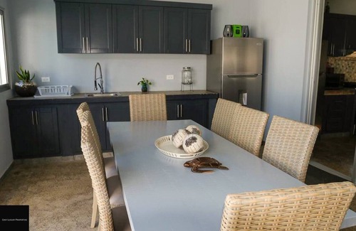 La Mulata House | Beachside Oasis in Prime Location w/Pool & Garden