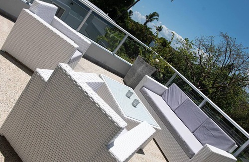 La Mulata House | Beachside Oasis in Prime Location w/Pool & Garden