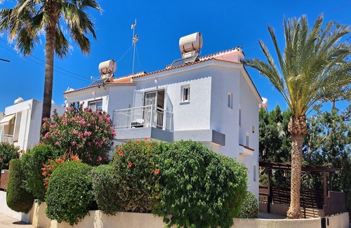 Paphos House | Beachside Villa. Sea and beach views. Free Paphos airport transfers free aircon
