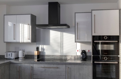 Sheringham House | Beachwood Retreats, Brand New 5 Bed House, 15 minute walk to beach